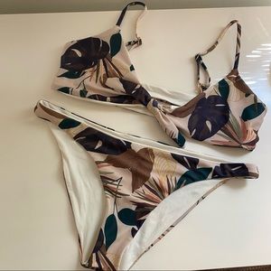 L*Space Lotus Land Floral Set Flashback / Camacho